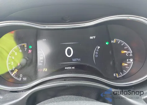 2021 Jeep Grand Cherokee Laredo E 4X4 z USA, uszkodzony, nr VIN 1C4RJFAG2MC600025